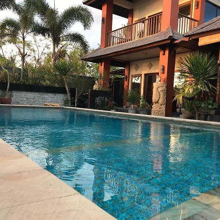 Villa Kenanga In Meninting By The Beach ماتارام المظهر الخارجي الصورة