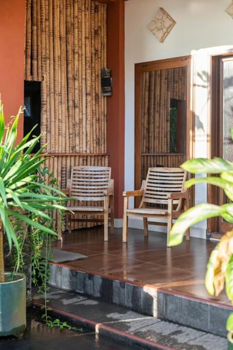 Villa Kenanga In Meninting By The Beach ماتارام المظهر الخارجي الصورة