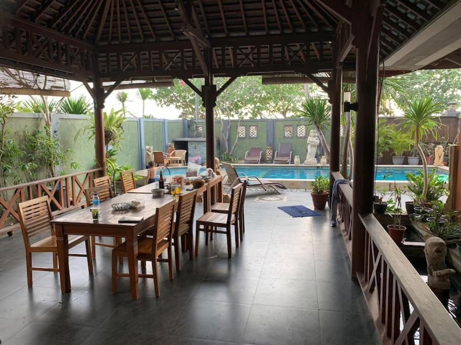 Villa Kenanga In Meninting By The Beach ماتارام المظهر الخارجي الصورة