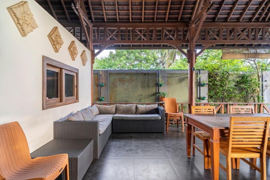 Villa Kenanga In Meninting By The Beach ماتارام المظهر الخارجي الصورة