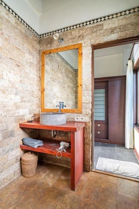Villa Kenanga In Meninting By The Beach ماتارام المظهر الخارجي الصورة