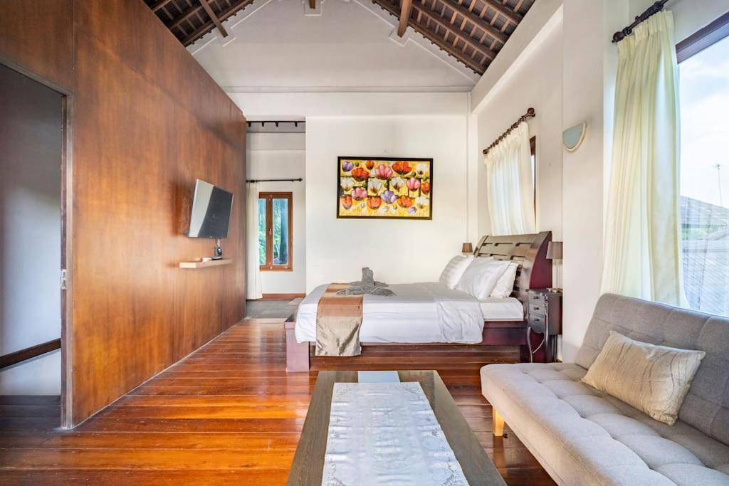 Villa Kenanga In Meninting By The Beach ماتارام المظهر الخارجي الصورة