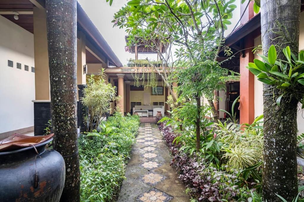 Villa Kenanga In Meninting By The Beach ماتارام المظهر الخارجي الصورة