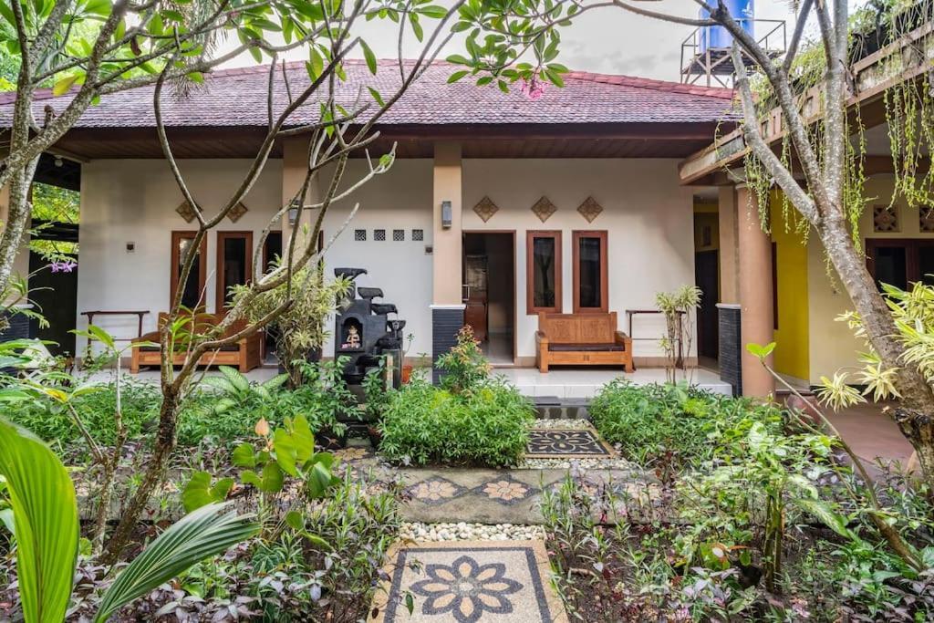 Villa Kenanga In Meninting By The Beach ماتارام المظهر الخارجي الصورة