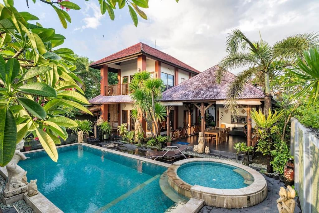 Villa Kenanga In Meninting By The Beach ماتارام المظهر الخارجي الصورة